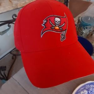 NFL Apparel, Tampa Bay Buccaneers,Cotton, Hook and Loop Adjustable Back Cap